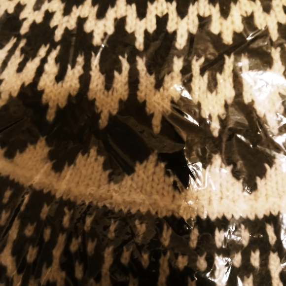 NWT Fair Isles Women White & Black Turtleneck Sweater Sz Large - Picture 4 of 4